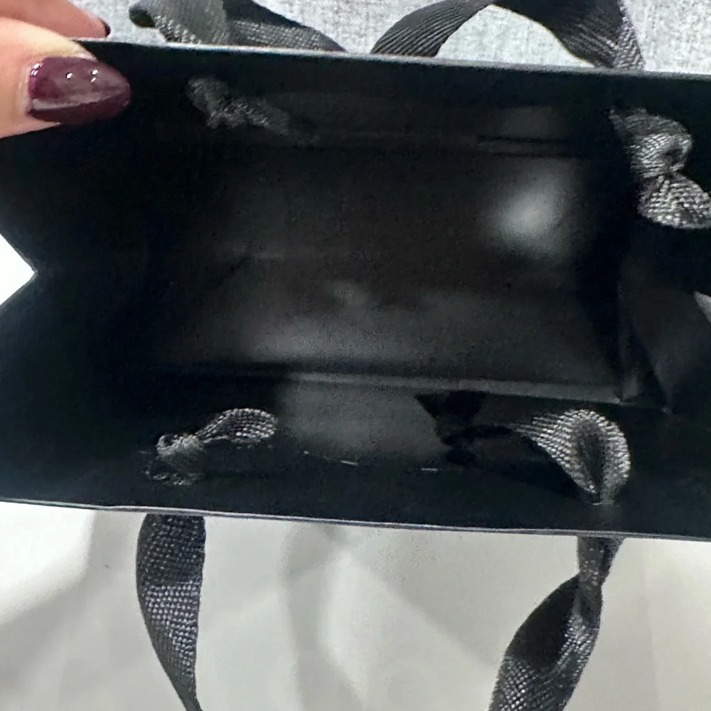 ALO black and white, empty paper bag with tissue paper and holiday gift charm. - Picture 5 of 5